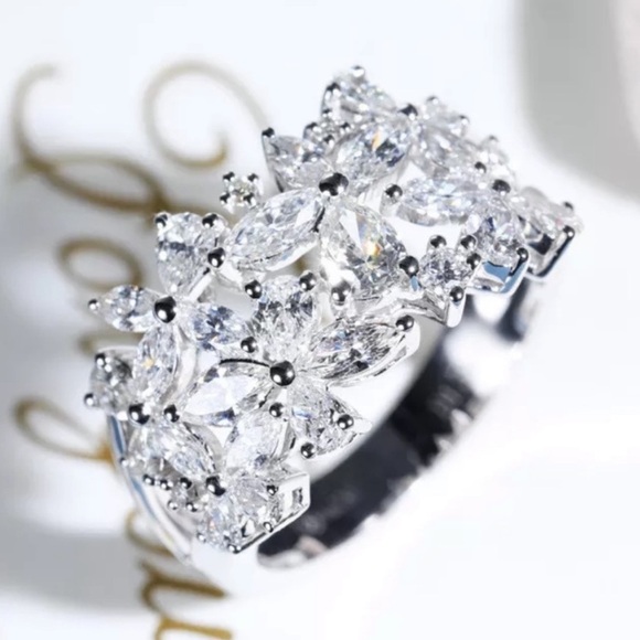 925 STERLING SILVER RING, CUTE RING, SHINY RING. - Picture 1 of 6